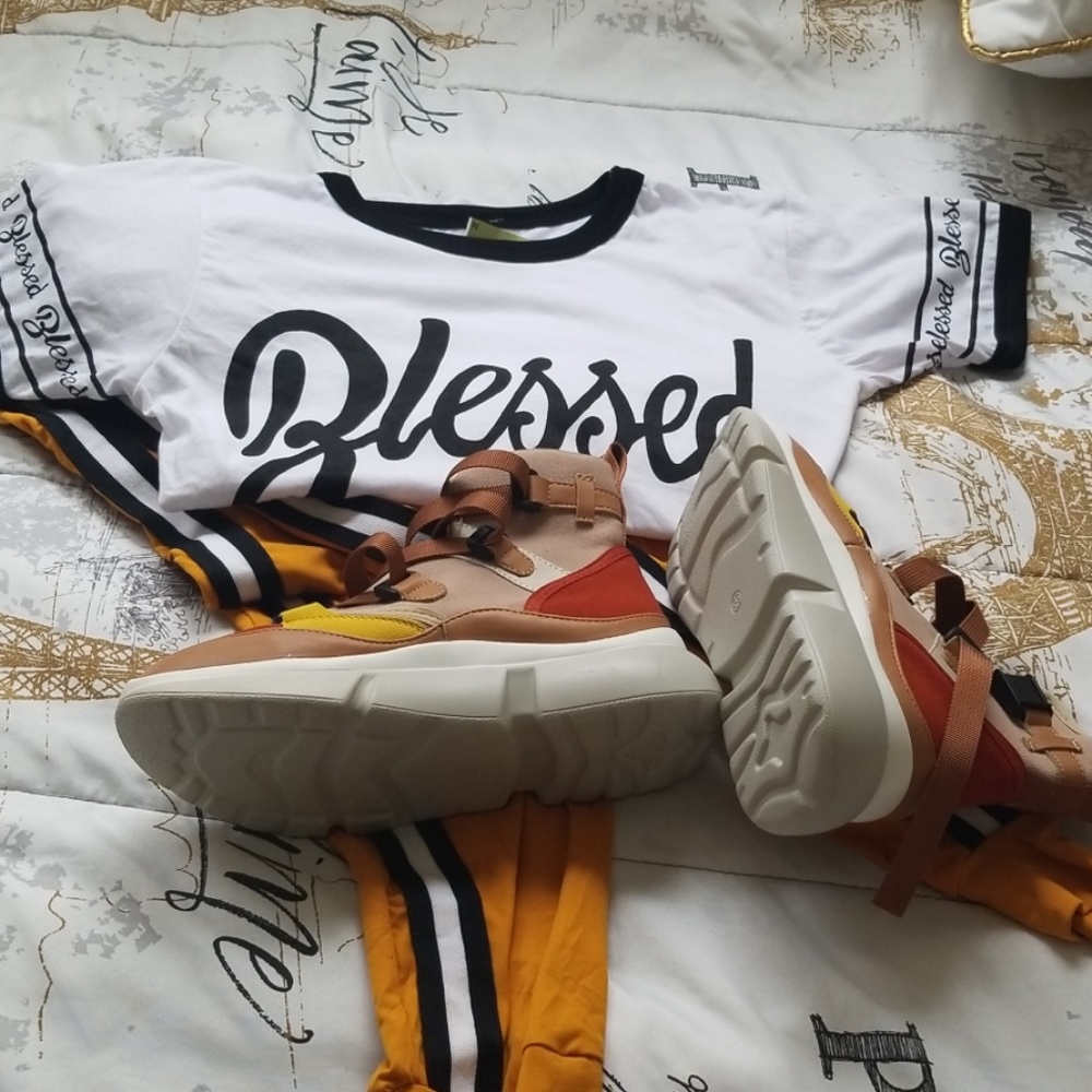 BNWOB thick bottom buckle strap sneakers - Picture 3 of 4